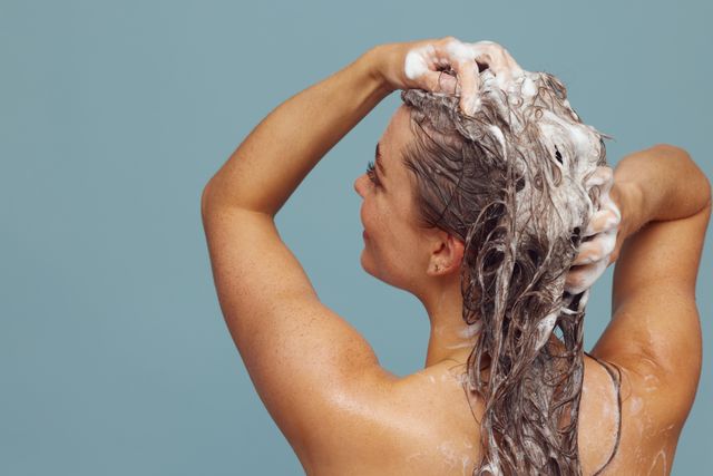 Shampoing anti-chute : comment choisir et bien l'utiliser ?
